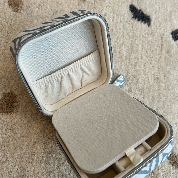 Milly Traveling Jewelry Case - Picture 3 of 7